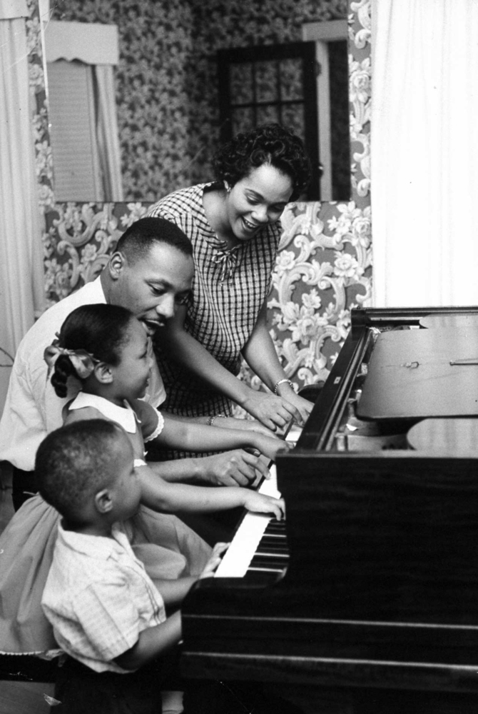 MLK and family at piano