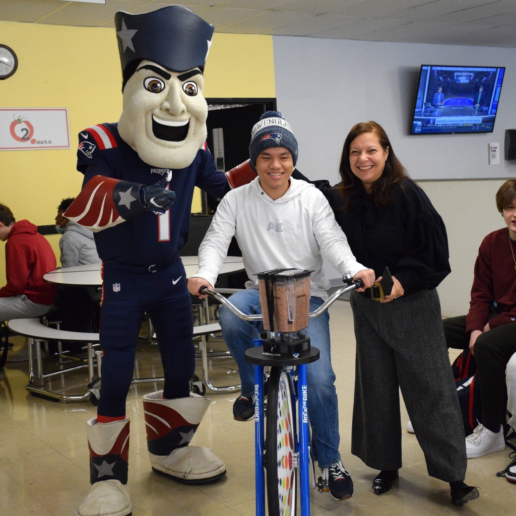 Pat the Patriot, Commissioner, and student on smoothie bike