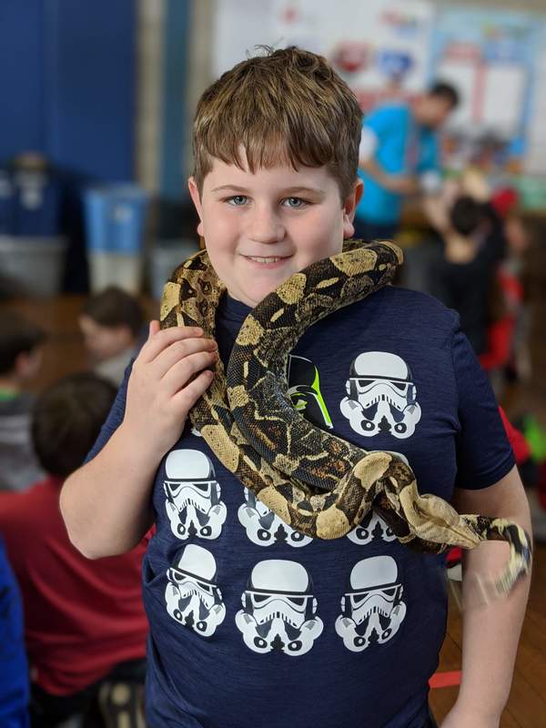 5th grade learning about reptiles up close